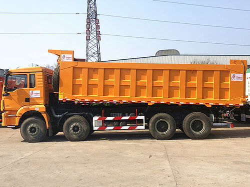 trường hợp công ty mới nhất về 5 bộ xe tải Shacman đã hoàn thành và được vận chuyển, in logo cho khách hàng.