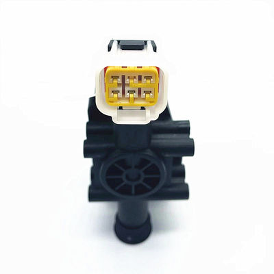 Xe đầu kéo hạng nặng với chiều dài cơ sở 3500 mm, cỡ lốp 11.00R20/12.00R20/12R22.5/315/80R22.5 và dung tích nhiên liệu 600L+300L